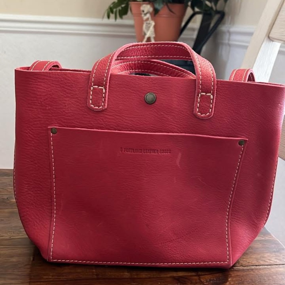 Portland Leather Goods MINI CROSSBODY TOTE
Rare color SUGAR
New! RARE